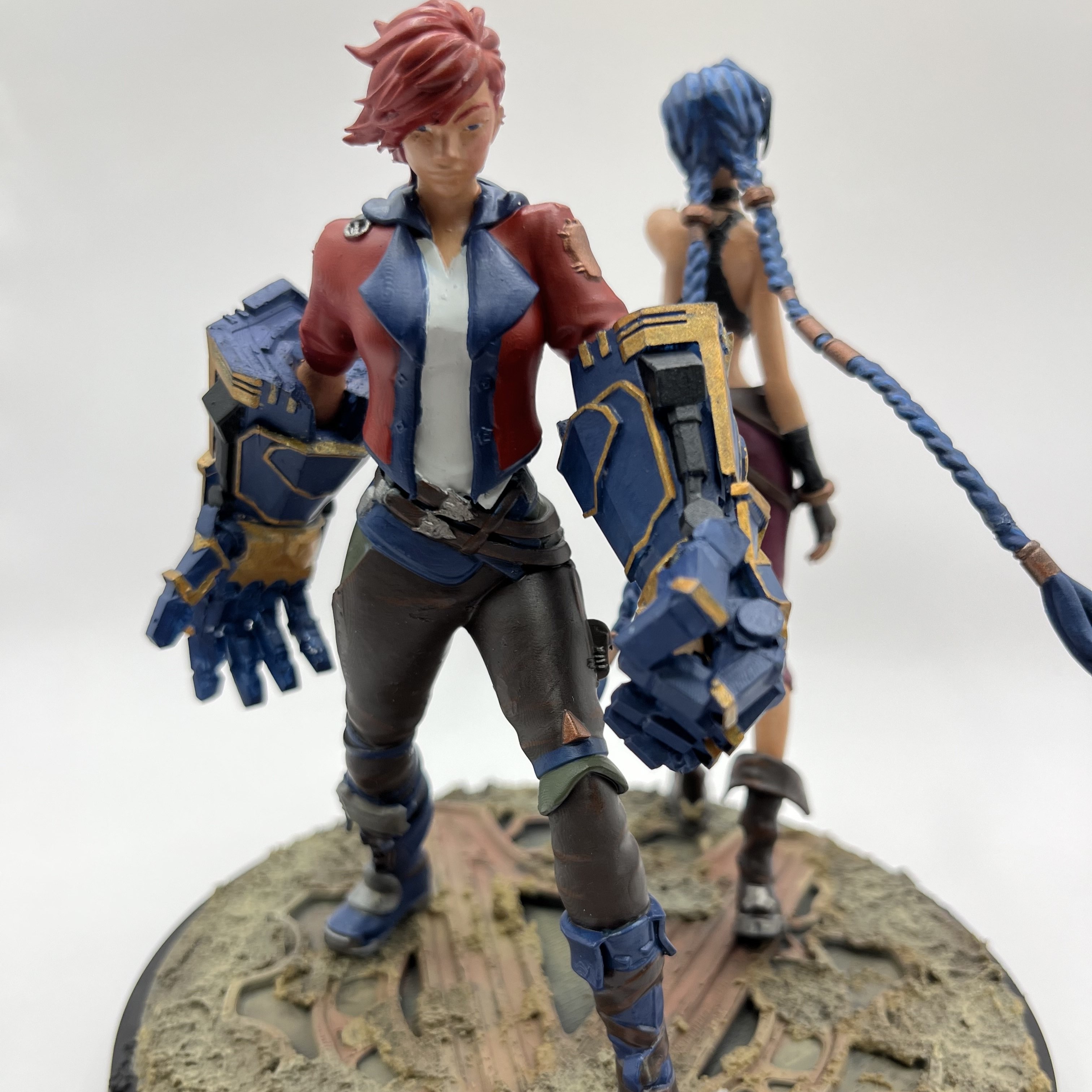 Figurine Arcane de Vi et Jinx de la série League of Legends imprimée en résine par une imprimante 3D