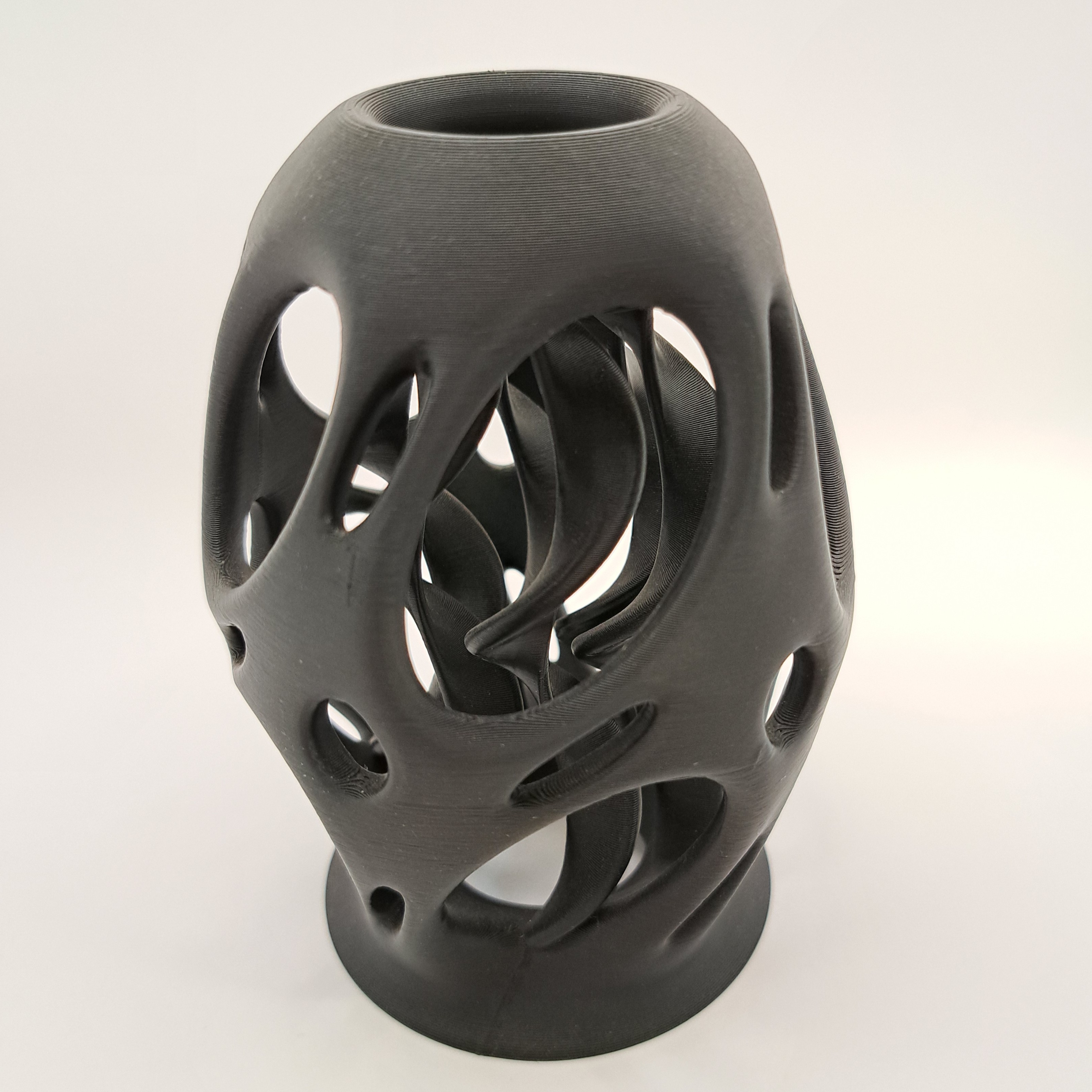 Forme abstraite noire imprimée en 3D