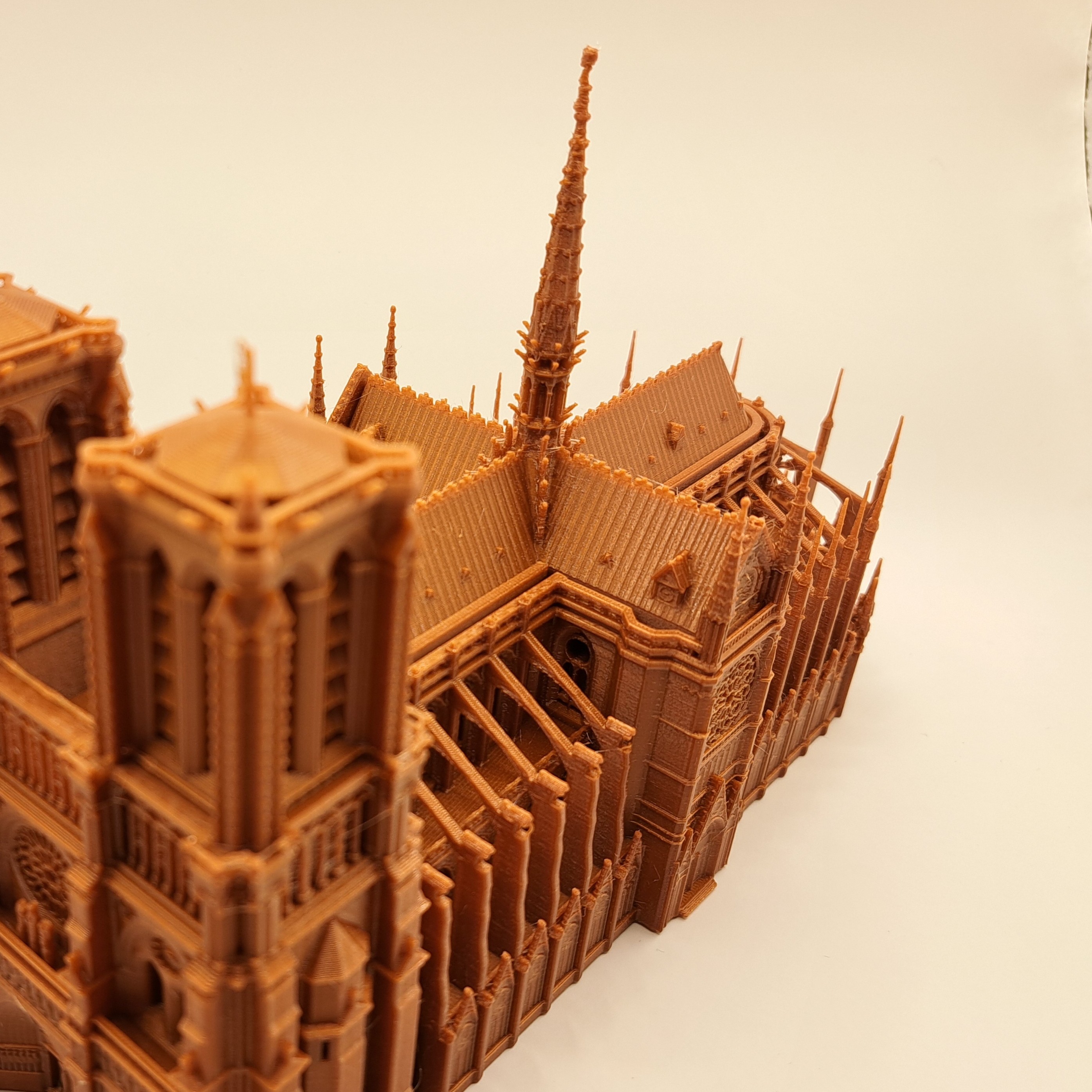 Maquette architecturale de Notre Dame de Paris en 3D imprimée avec du PLA